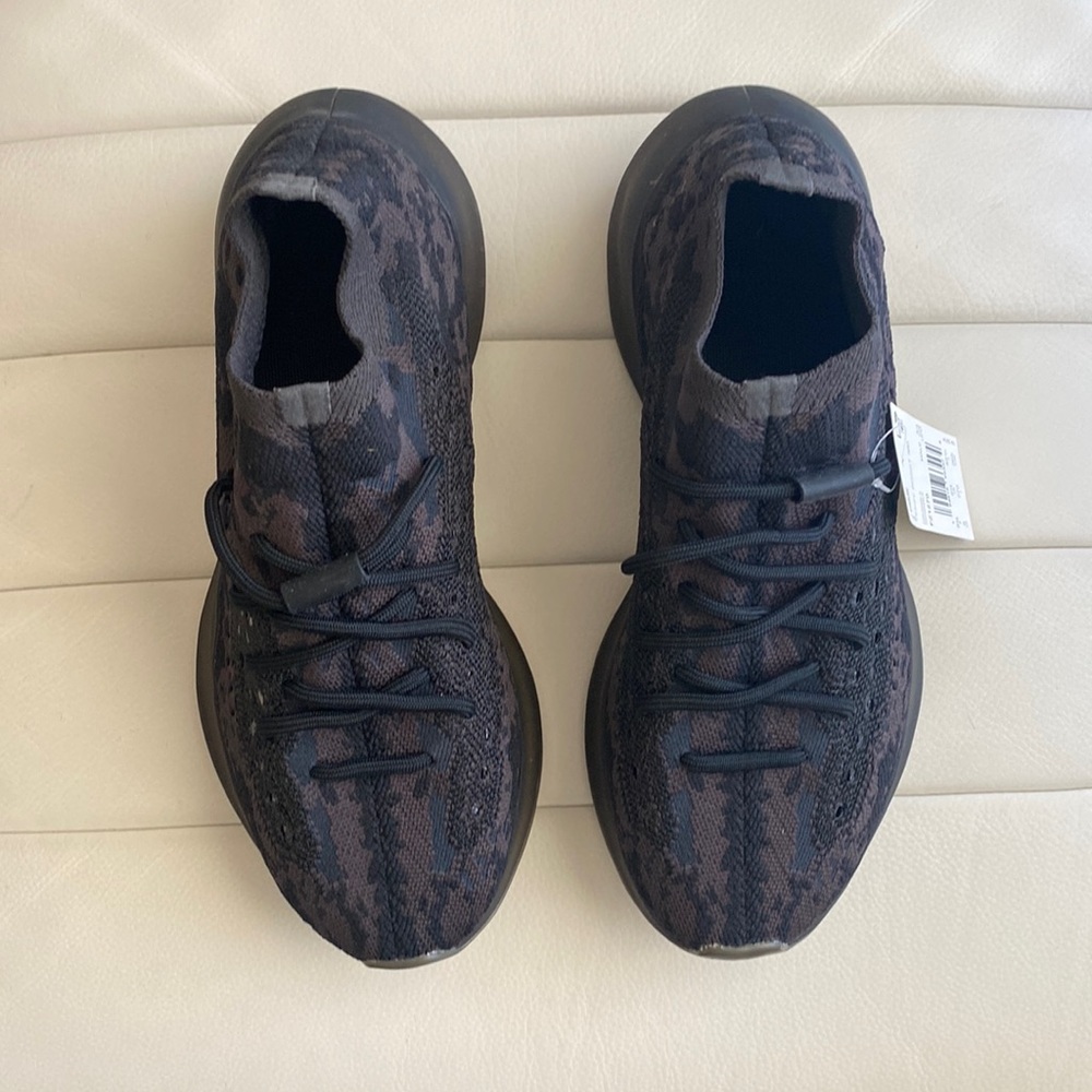 NWT YEEZY BOOST 380 SNEAKERS US 9